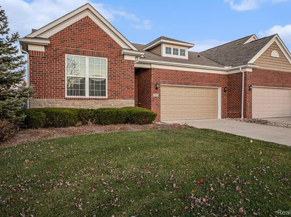 2001 Trimble St, Lake Orion, MI 48360