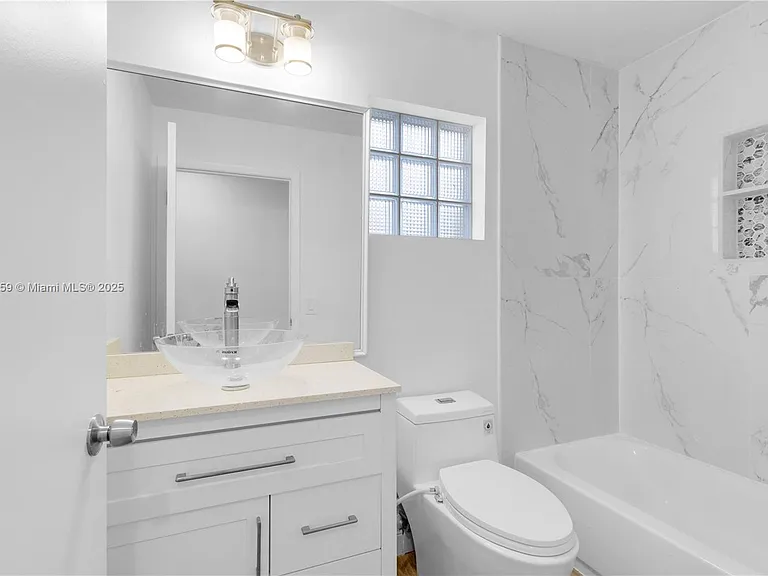 1525 Seabay Rd — Photo 7