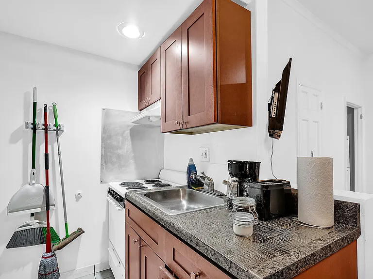 260 Quince St #1R — Photo 8