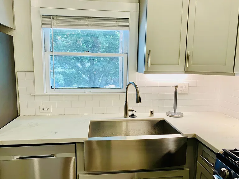 2424 L St #2 — Photo 9