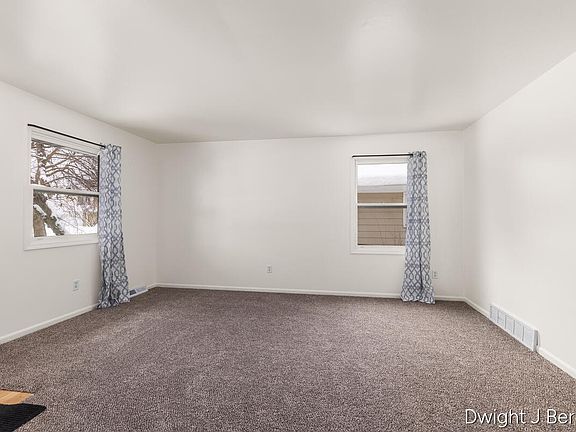 4th image of 4321-4323 Dawes Ct SE