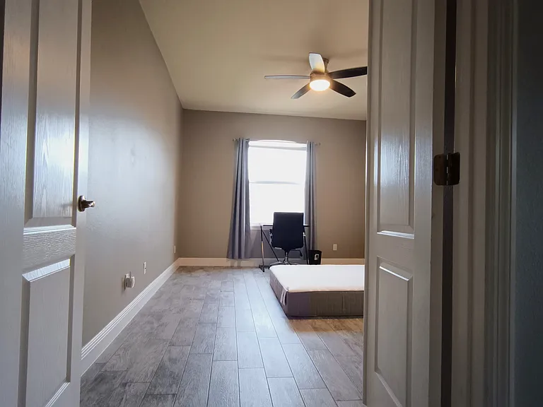 1040 Venetian Dr #201 — Photo 14