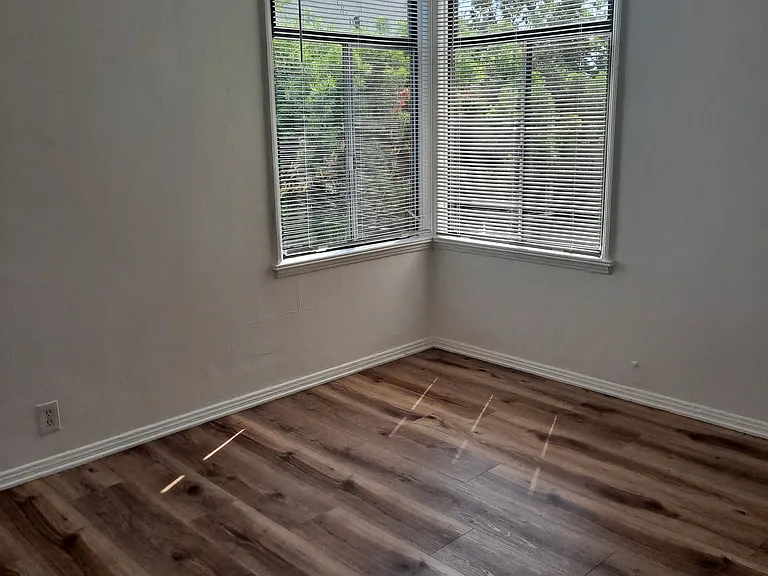 Hollywood Heritage Apartments — Photo 16