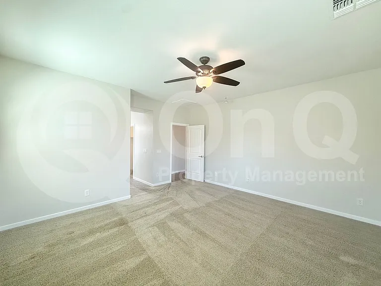 2814 E Quenton St — Photo 13