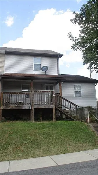 11 Maple St photo 1