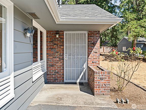 3rd image of 1 Alderwood Court SW