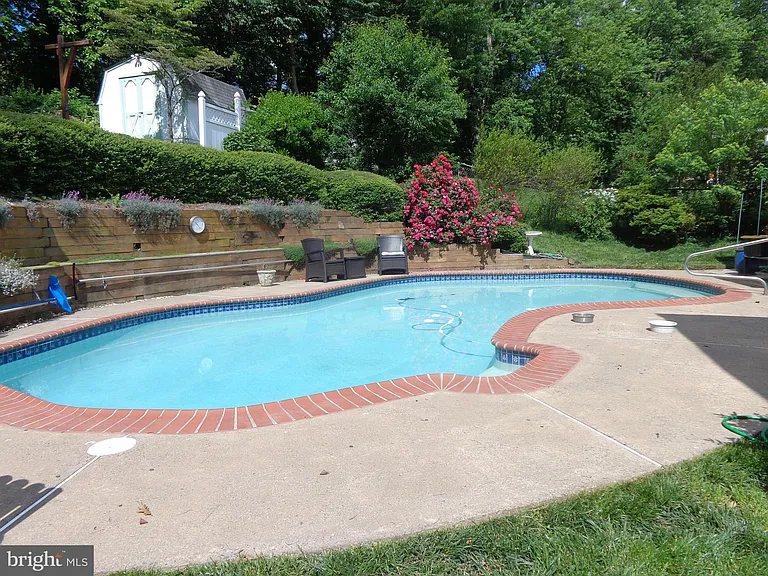 7011 Hadlow Dr — Photo 7