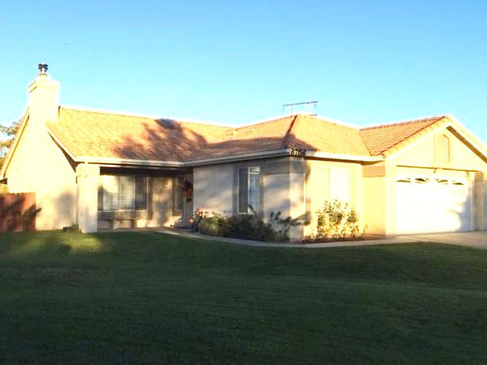 Well landscaped home in nice neighborhood, close to Ranchero freeway access.