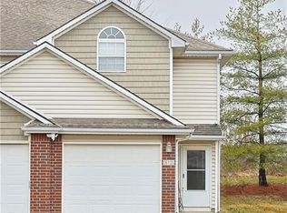 911 SW Peach Tree Ln, Blue Springs, MO 64064