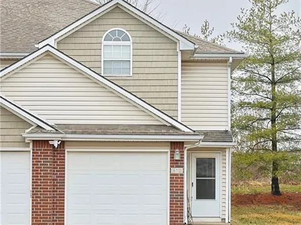 911 SW Peach Tree Ln, Blue Springs, MO 64064