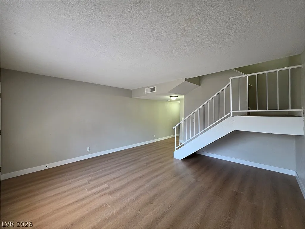 2 bed, 1.5 bath, 1215 sqft, $1,400 — Photo 3