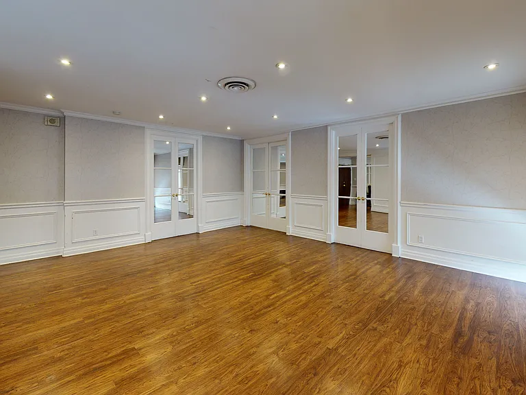 400 Walmer Rd — Photo 14