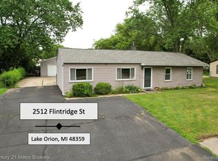 2512 Flintridge St, Orion, MI 48359