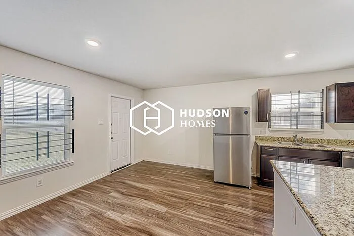2203 Pearl St — Photo 4
