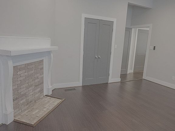 5th image of 901 N Wood Ave APT 2