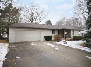 N3892 Shamrock Cir, Appleton, WI 54913