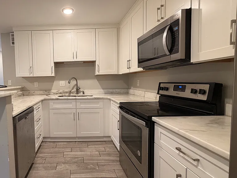 Bellmore — Photo 30