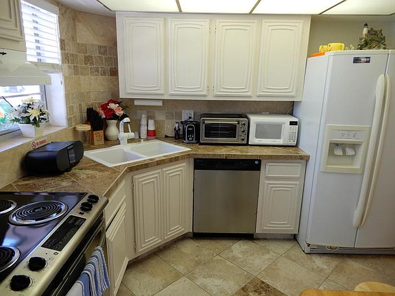 5th image of 18081 SE Country Club Dr APT 15-145
