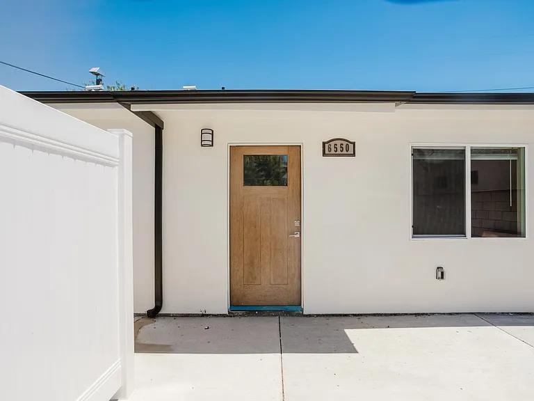 6550 Beeman Ave — Photo 1