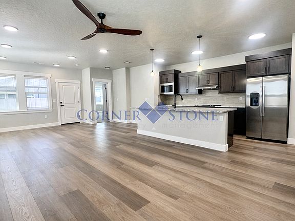 2nd image of 557 W Idaho Ave