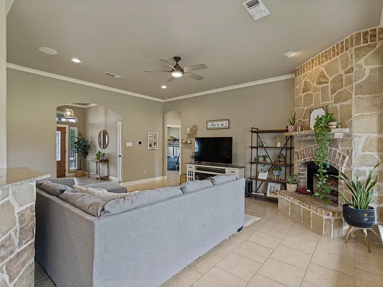 5584 Justine Pl — Photo 11