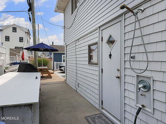 4th image of 22 E Sea Way