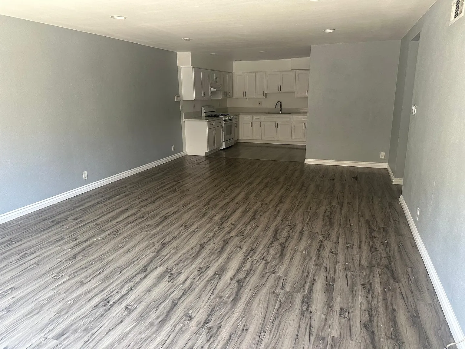 2 bed, 1090 sqft, $2,000 — Photo 3