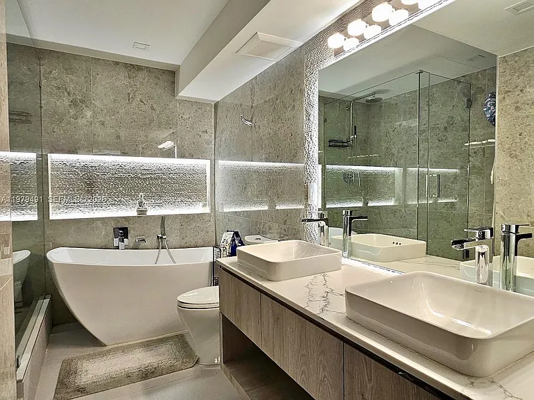 900 Bay Dr #524 — Photo 16