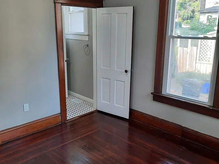 1615 Ferry St — Photo 18