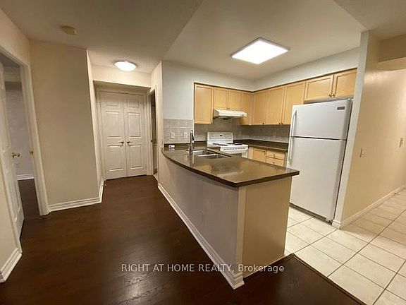 3rd image of 25 Kingsbridge Garden Cir #521