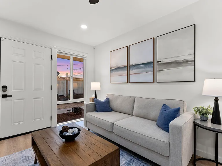 4440 Clairemont Dr — Photo 10