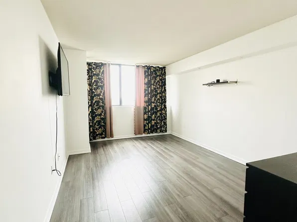 80 Antibes Dr #1207, Toronto, ON M2R 3N5