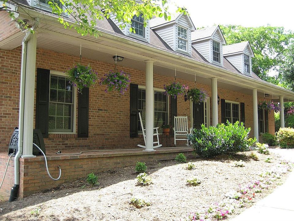 1st image of 1555 Maple Leaf Dr