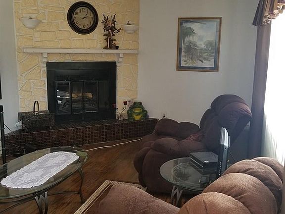 2nd image of 1205 Constitution Rd