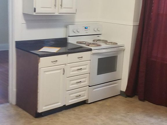 3rd image of 2501 Ferry Ave #1