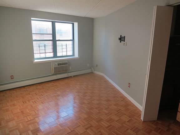 4th image of 66 Garden St