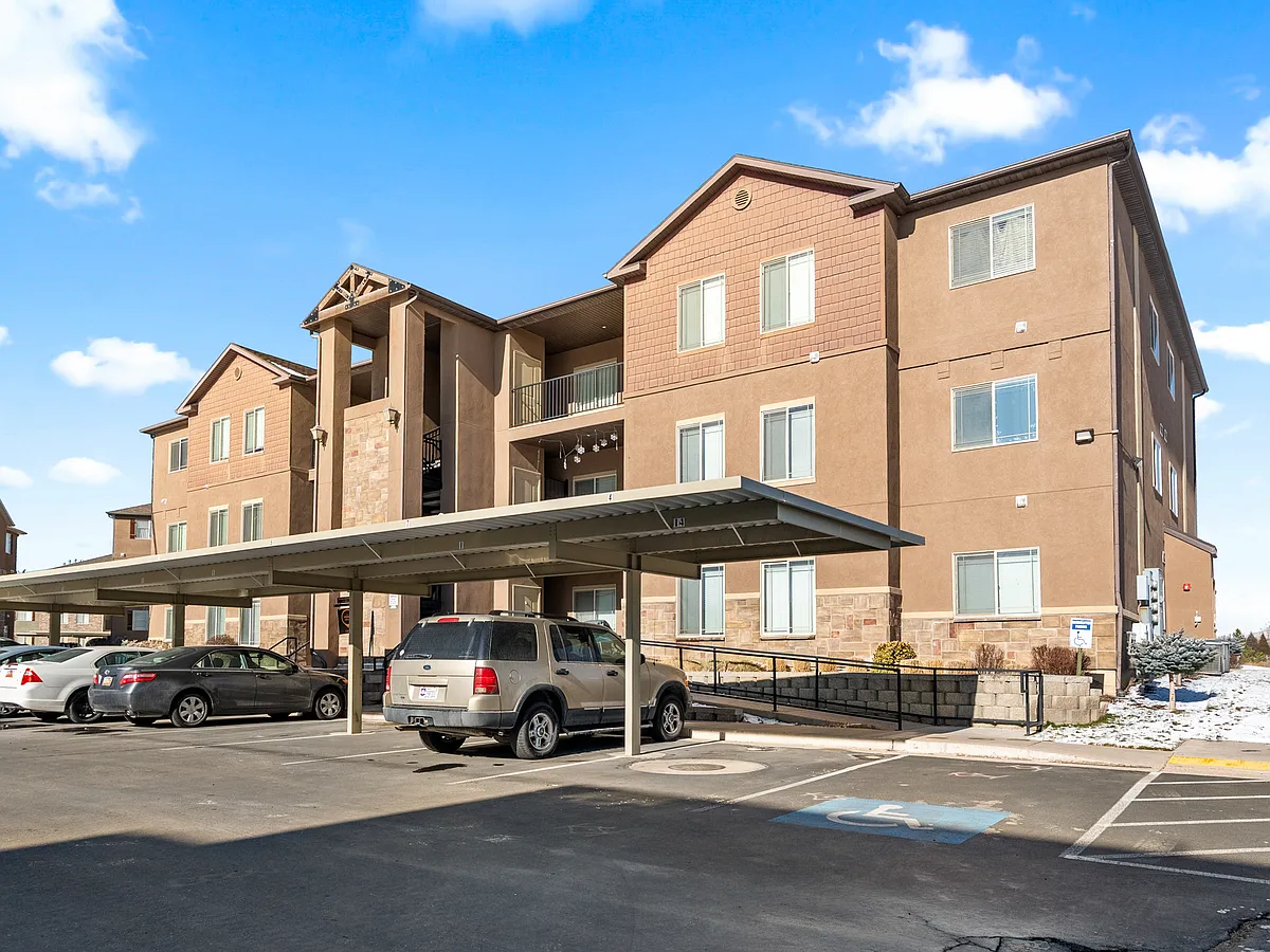 Building Photo - 8215 N Clear Rock Rd