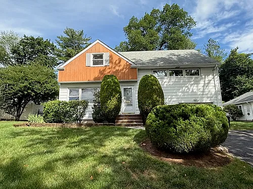 920 Eastlawn Dr Photo 1