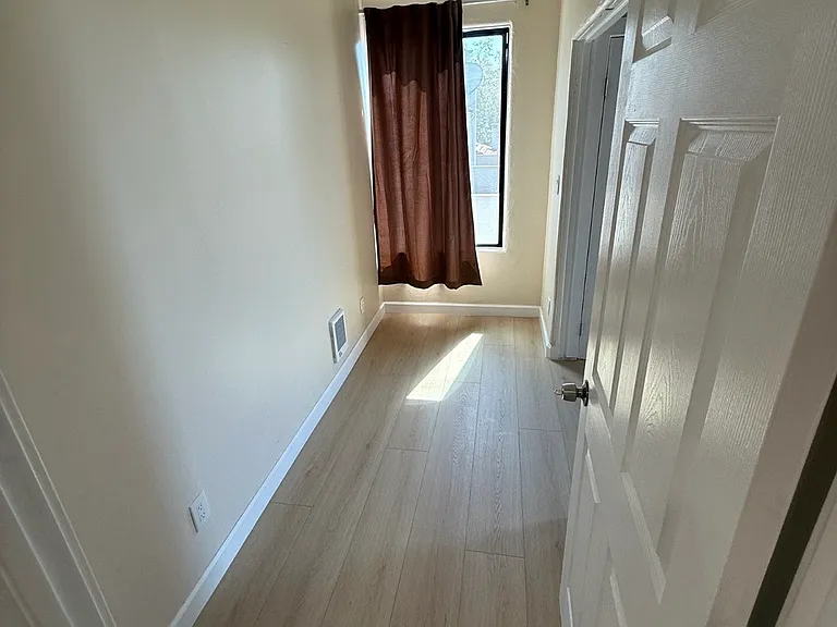 1700 Le Roy Ave #8 — Photo 2