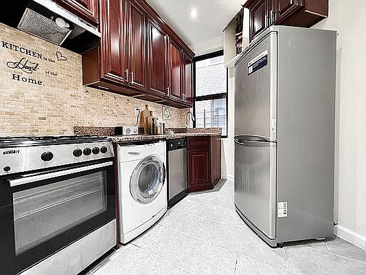2nd image of 212 W 109th St APT 3A