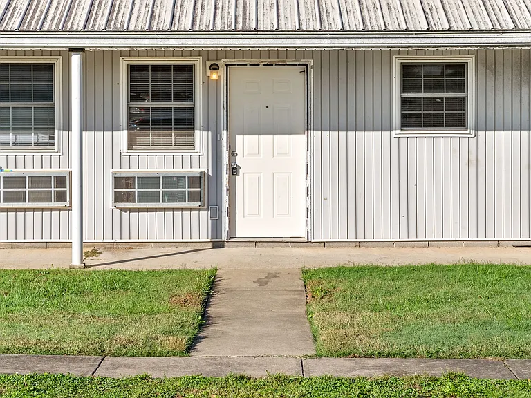 280 Thompsonville Ln #C — Photo 1