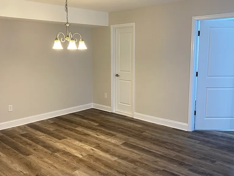 374 Hampton Pl — Photo 7