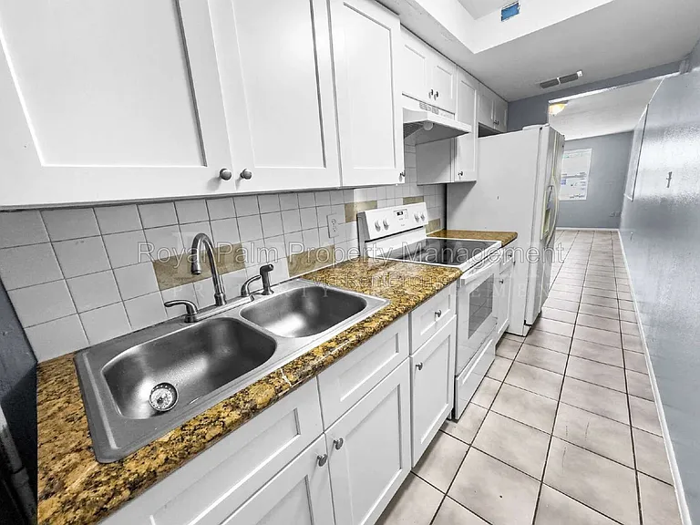 6617 Warwick Cir — Photo 15