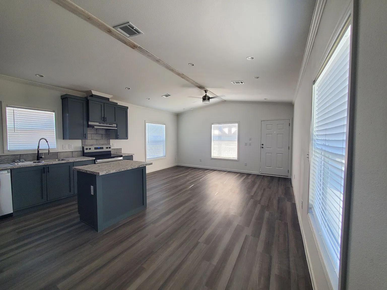 2 bed, 1224 sqft, $1,599 — Photo 2