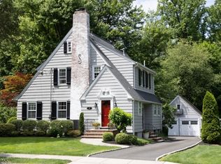 27 Pine Grove Ave, Summit, NJ 07901