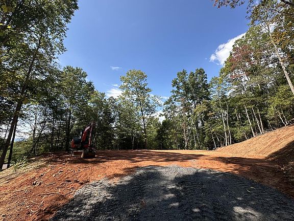4th image of Sawyer Ridge Ln