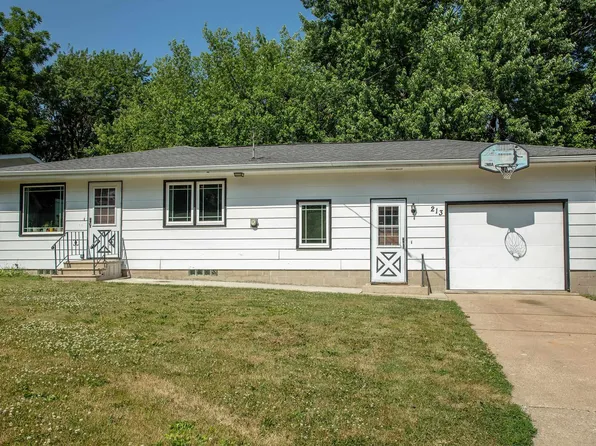 213 1st St, Parkersburg, IA 50665