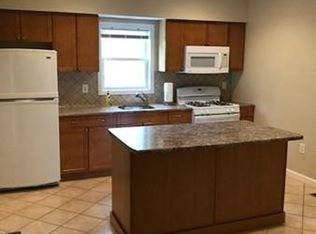 409 Pawtucket St #1, Lowell, MA 01854