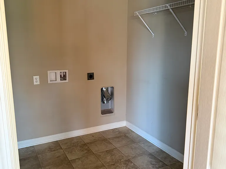 2419 Belltown Dr SW — Photo 13