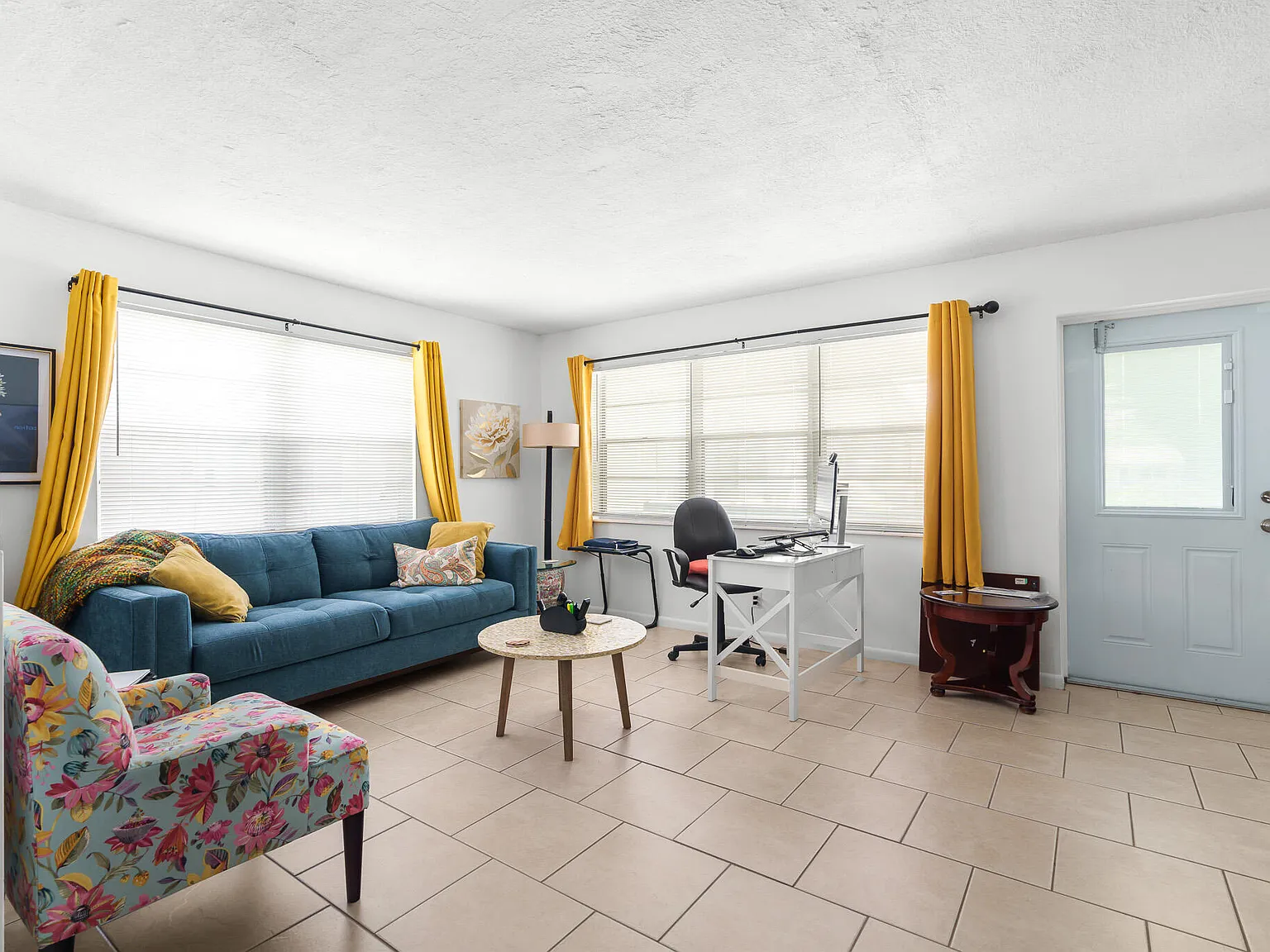 1 bed, 1.5 bath, 702 sqft, $1,525 — Photo 2
